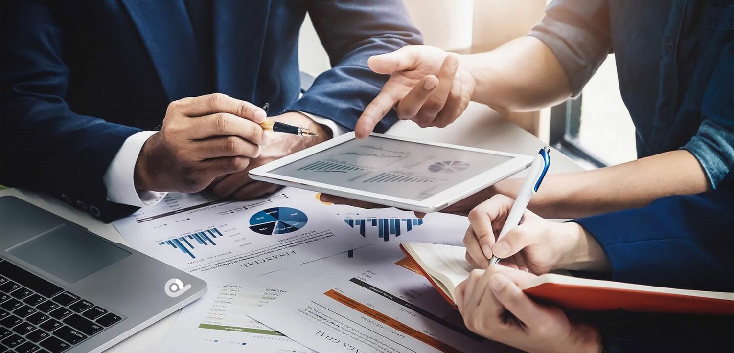 Бизнес фон. Инвестиции иллюстрация. Аудиторские и консалтинговые услуги. Бухгалтерский финансовый учет и отчетность. Робот форекс.